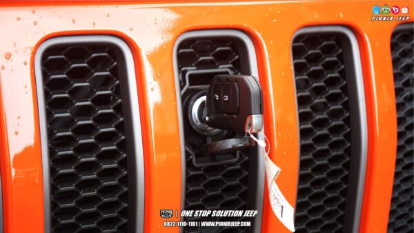 Kunci Kap Mesin New Jeep Wrangler JL JT Gladiator 2017+ BOLT Hood Lock Ignition Key Original USA - Gambar 3