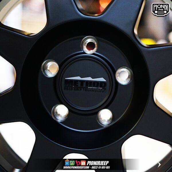 Method Velg Jeep Wrangler JK Rubicon MR701 Black Original USA - Gambar 2