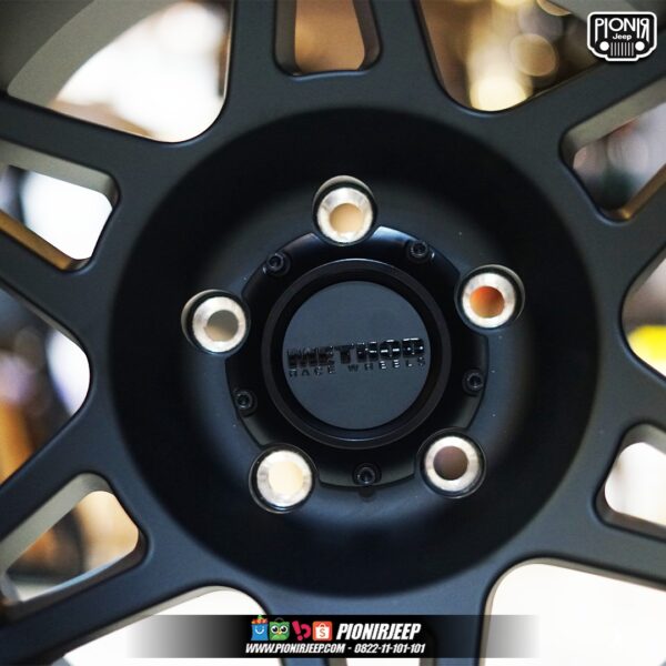 Method Velg Jeep Wrangler JK Rubicon MR106 ET-44 Black Original USA - Gambar 4