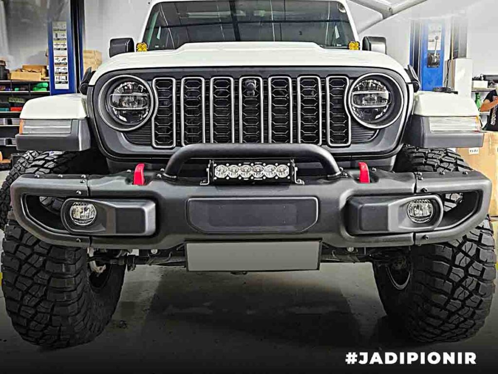 Modifikasi-Jeep-Rubicon-JL-Gagah-ala-Sahabat-Pionir-Bandung-bumper-10th-anniversary-mopar-dan-grille-jeep-jl-2024-style