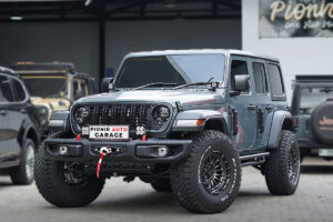 Jeep Rubicon JL hasil modifikasi Pionir Auto Garage dengan bemper Mopar, suspensi Falcon, ban BFGoodrich, dan aksesoris premium