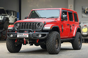 Modifikasi Jeep Rubicon JL merah hasil modifikasi dengan velg bronze dan suspensi King Shocks di Pionir Auto Garage
