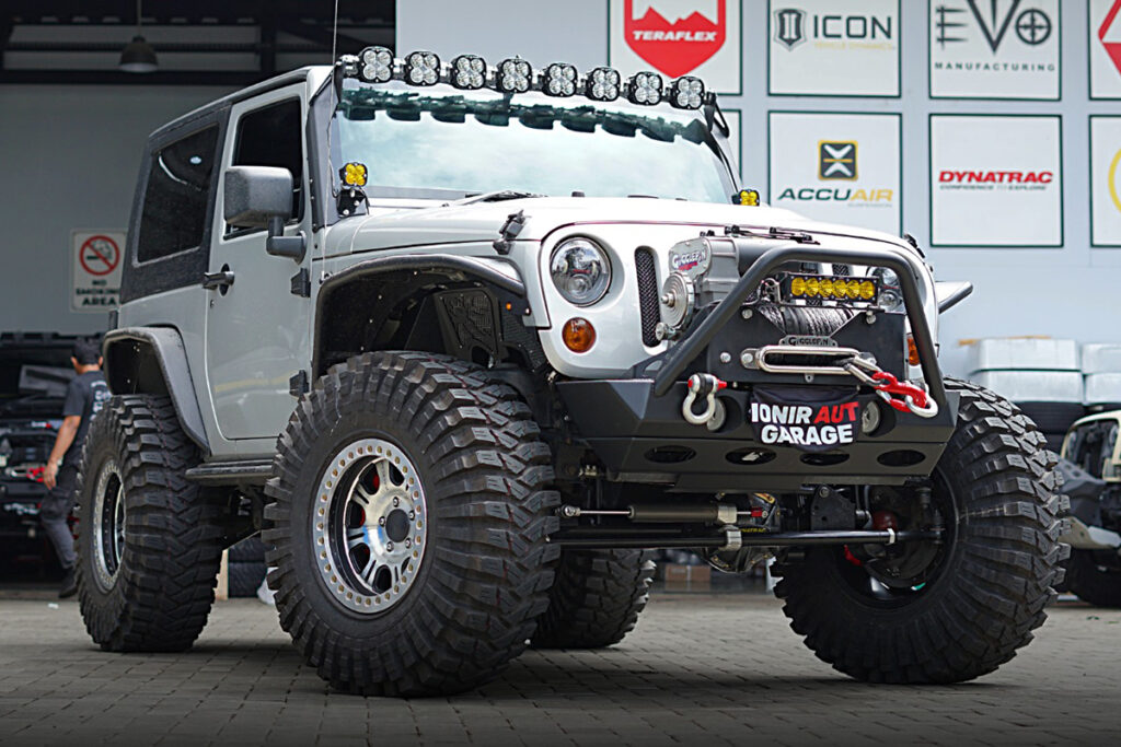 Modifikasi Jeep Wrangler Rubicon 2 Pintu Siap Offroad Ekstrim!