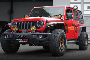MODIFIKASI JEEP RUBICON JL DAILY USE WARNA MERAH