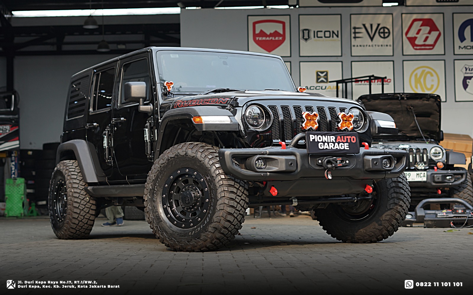 Modifikasi Jeep JK 2013 Diesel Hitam Facelift ke JL Style oleh Pionir Jeep