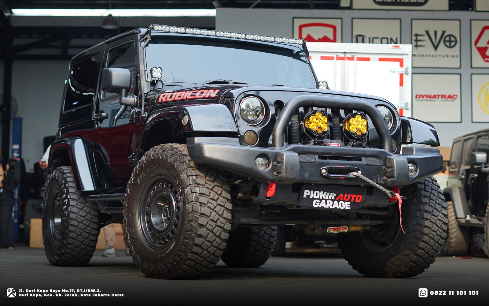 Modifikasi Jeep Wrangler JK Rubicon 2 pintu offroad look dengan bumper AEV Style, lampu Baja Designs, winch Warn, velg Rotiform dan ban BFGoodrich