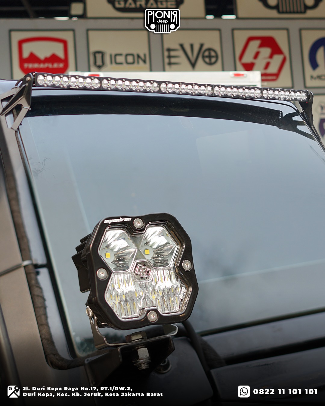 Lampu Baja Designs Squadron Sport 2.0 dan Light Bar OnX6 Plus 50 Inch pada Jeep Rubicon