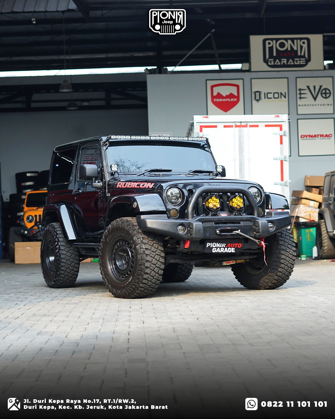 Modifikasi Jeep Wrangler JK Rubicon lengkap dengan AEV bumper, King Shock, ban 35 inch dan velg Rotiform
