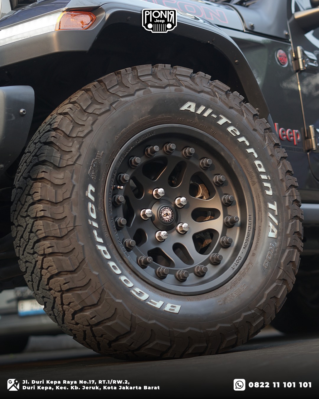 Variasi velg hutchinson rock monster dan ban bfgoodrich all terrain lt285 70 r17 ko3 pionir jeep pada jeep gladiator jt