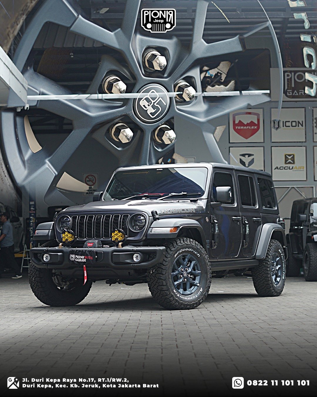 Modifikasi bodi depan Jeep Wrangler Rubicon JL 85th Anniversary dengan bemper Mopar dan winch Warn di Pionir Jeep