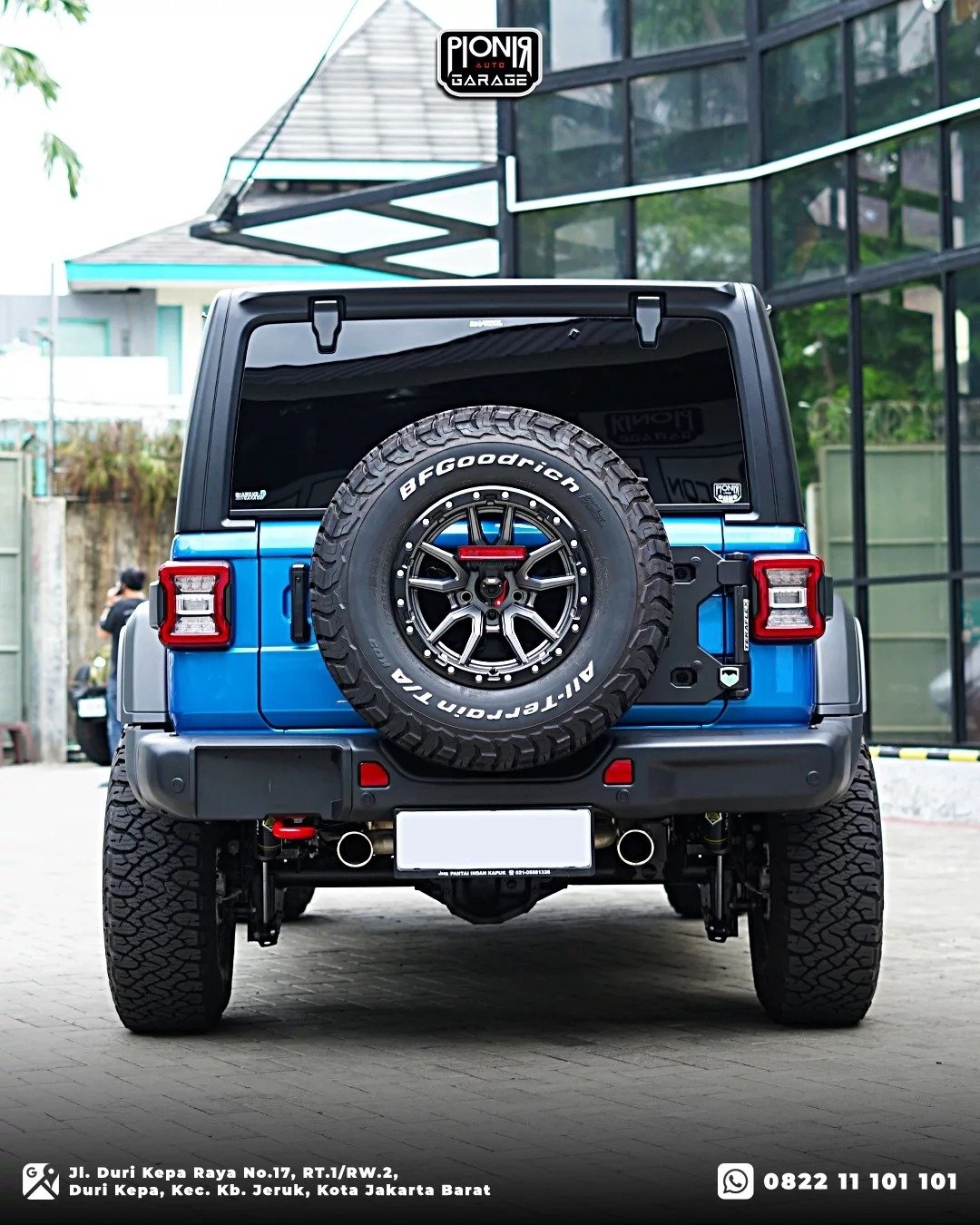 Variasi bagian belakang tire carrier TeraFlex Jeep Rubicon JL
