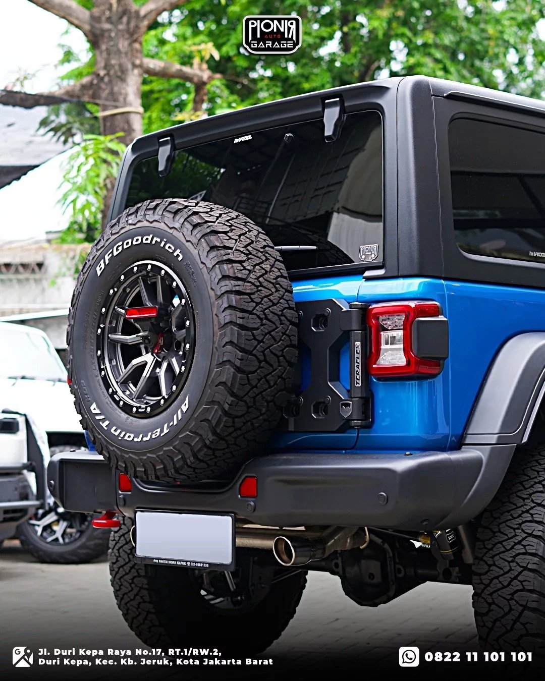 Modifikasi knalpot Borla ATAK dan tire carrier TeraFlex Jeep Rubicon JL
