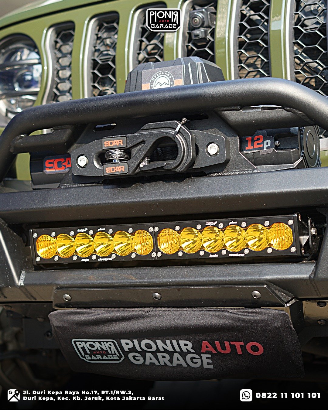 Detail pasang winch OVS Scar 12P dan light bar Baja Designs OnX6+ pada bemper depan Jeep Rubicon JL