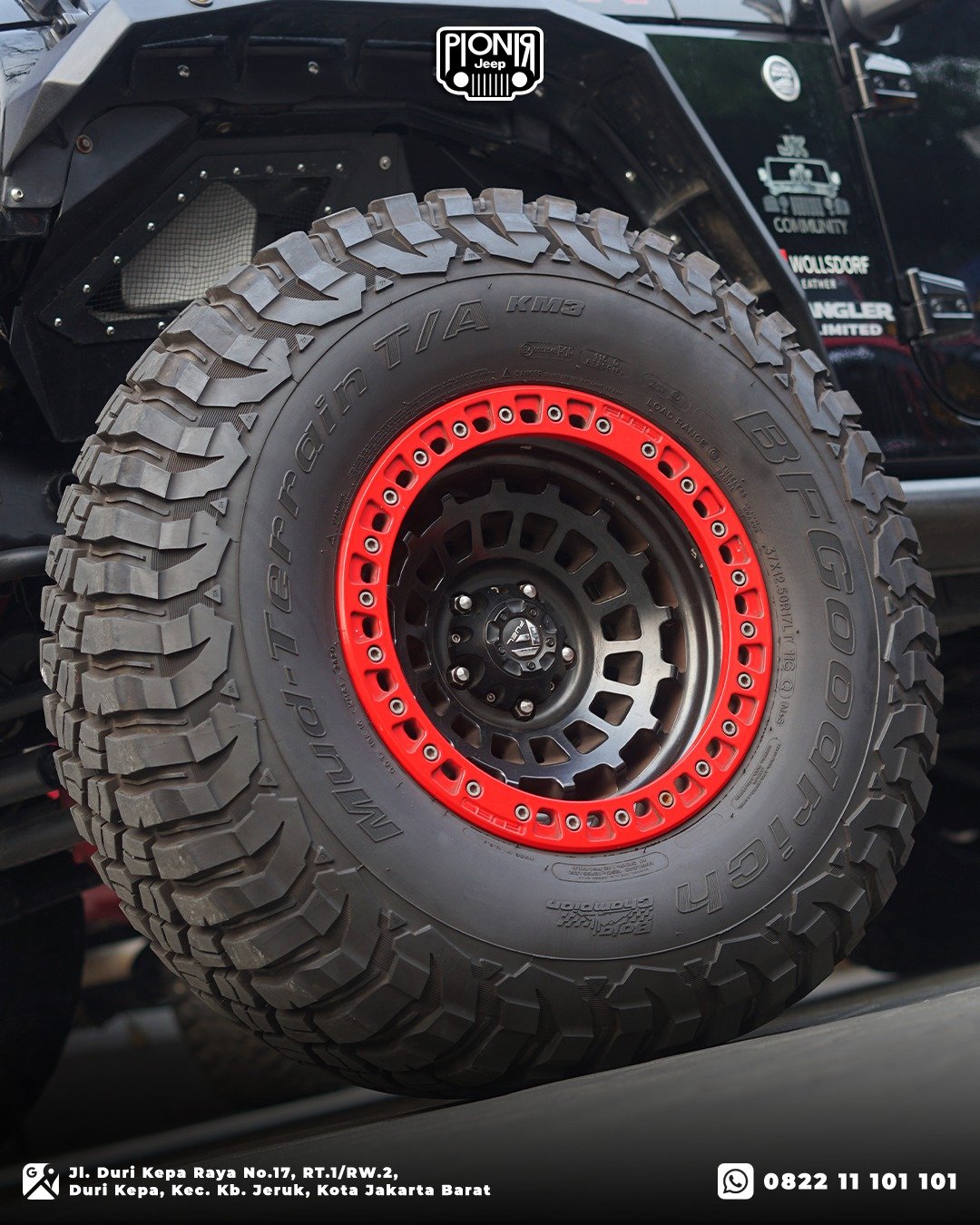 Aksesoris velg Fuel ring merah dipadu ban BFGoodrich Mud Terrain KM3 37 inci