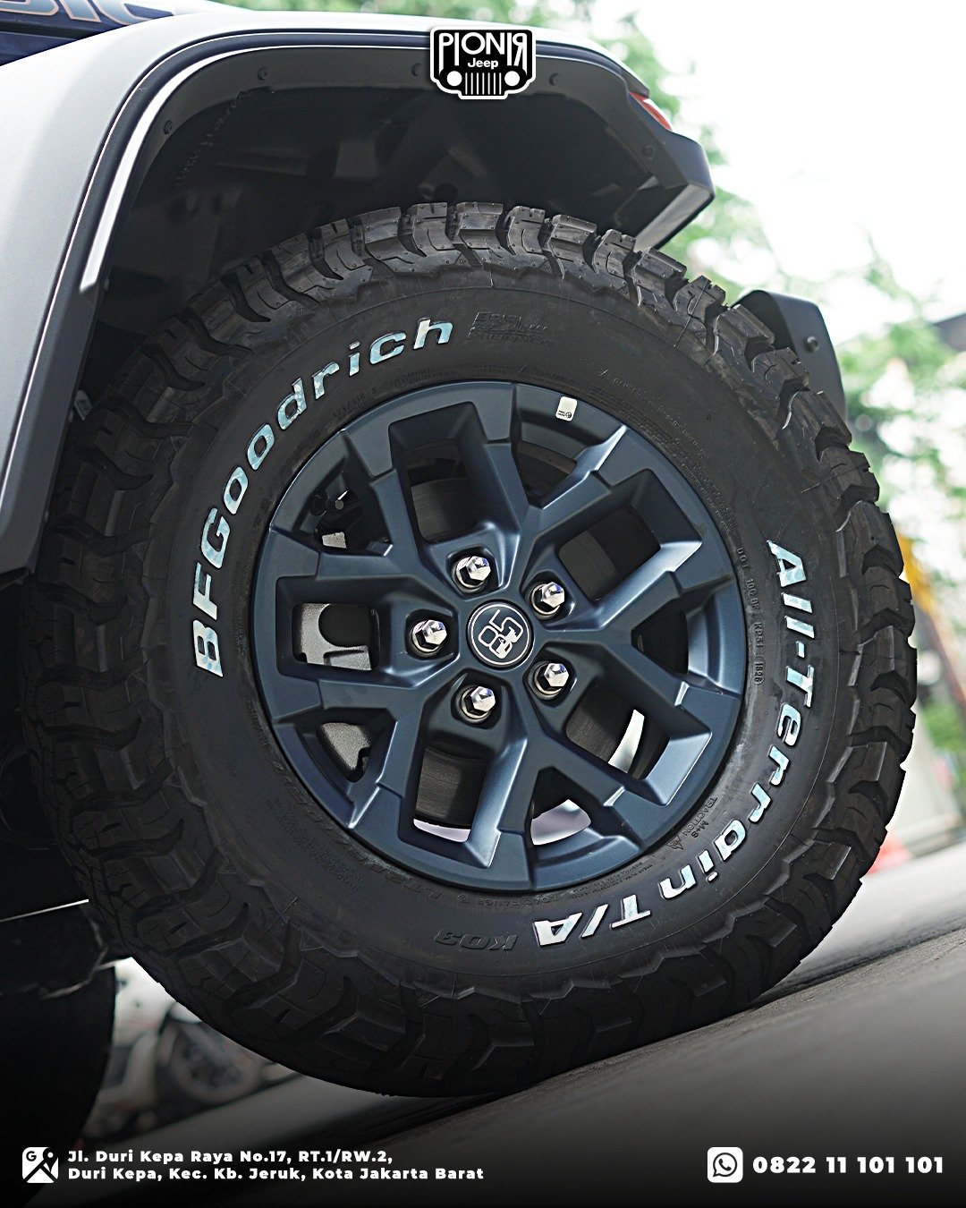 Pemasangan velg edisi khusus 85th Anniversary dan ban BFGoodrich All Terrain KO3