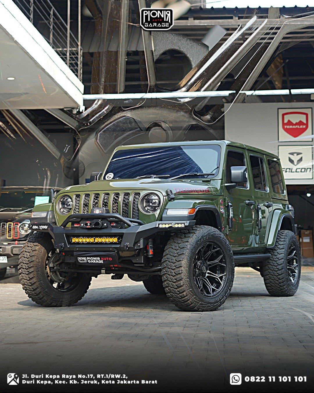 Tampilan depan bergaya off-road tangguh dari Jeep Rubicon JL Green Army ala Angga Roy