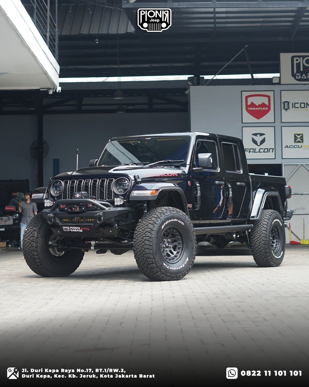 Tampak detail roda dan velg beadlock Hutchinson pada Jeep Gladiator